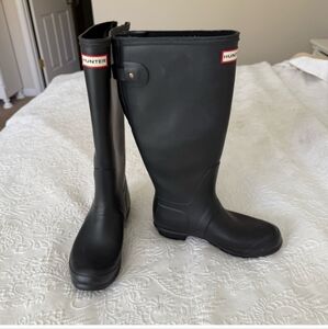 HUNTER Classic Black Rubber Rain & Snow Boots. Size 9